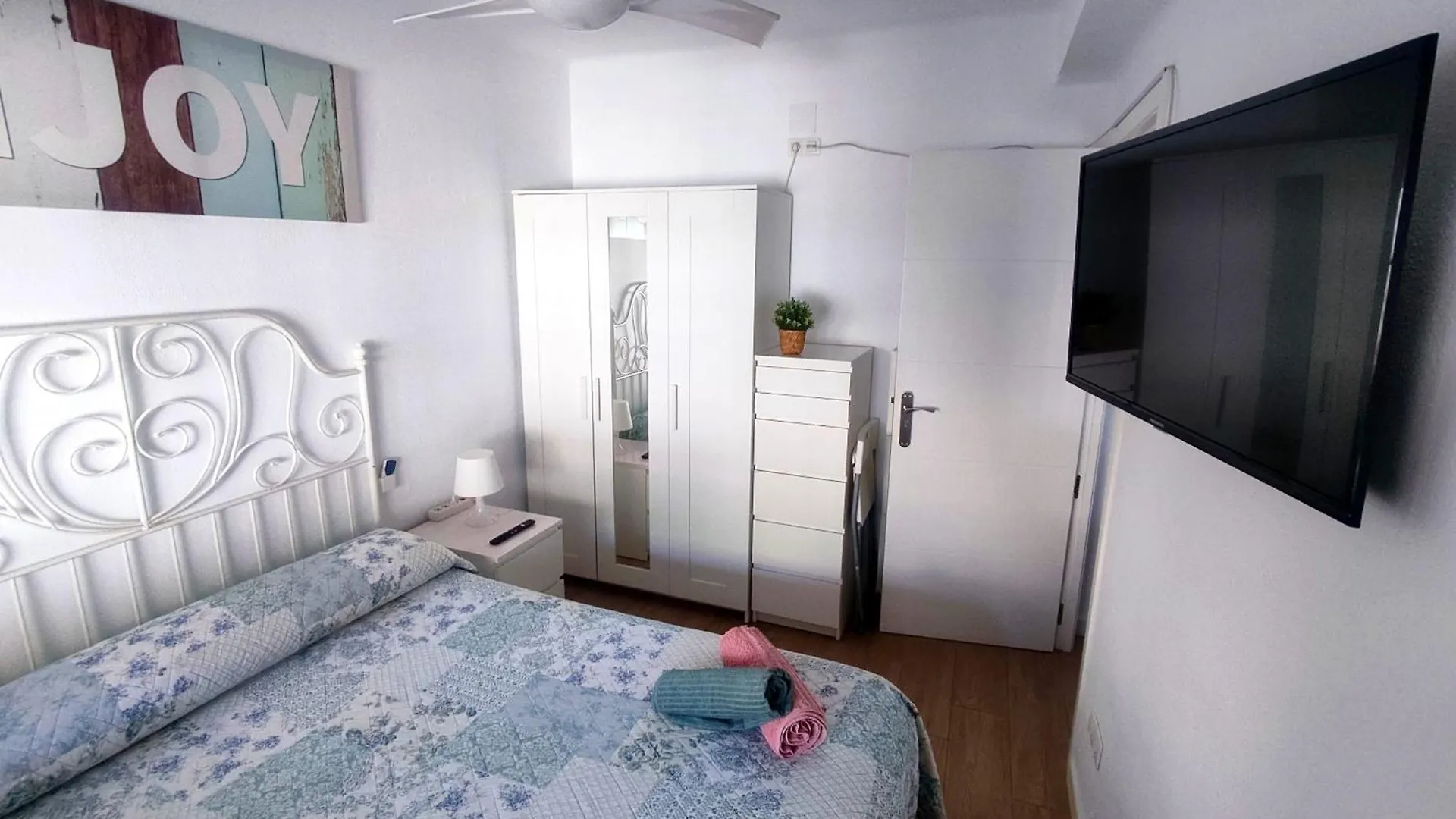 Infantes Beach Apartment 토레델마르 0*,  스페인